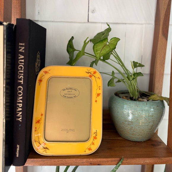 5 x 7 vintage enamel handcrafted in the USA Yellow Floral Picture Frame - Picture 2 of 9